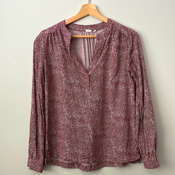 Gap v-neck blouse. Size: XS - Picture 1 of 5